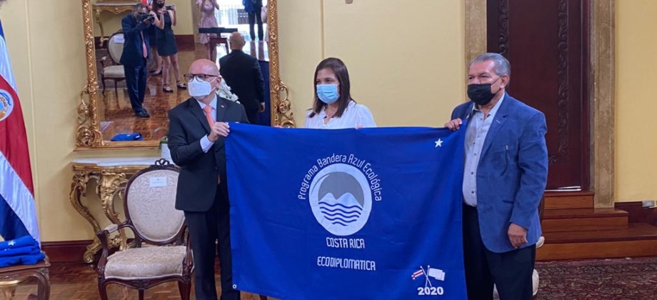 Embajada de Colombia en Costa Rica recibe el Galardón Bandera Azul – Categoría Ecodiplomática por segundo año consecutivo